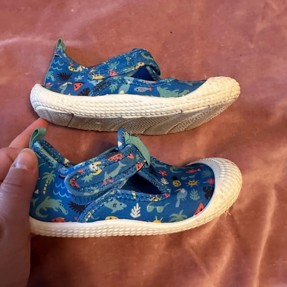 Cat & Jack Toddler water shoes - Picture 4 of 6